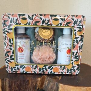 Crabtree & Evelyn Peach Bath Soak & Bubbles Gift Set - Peach, Green, Yellow